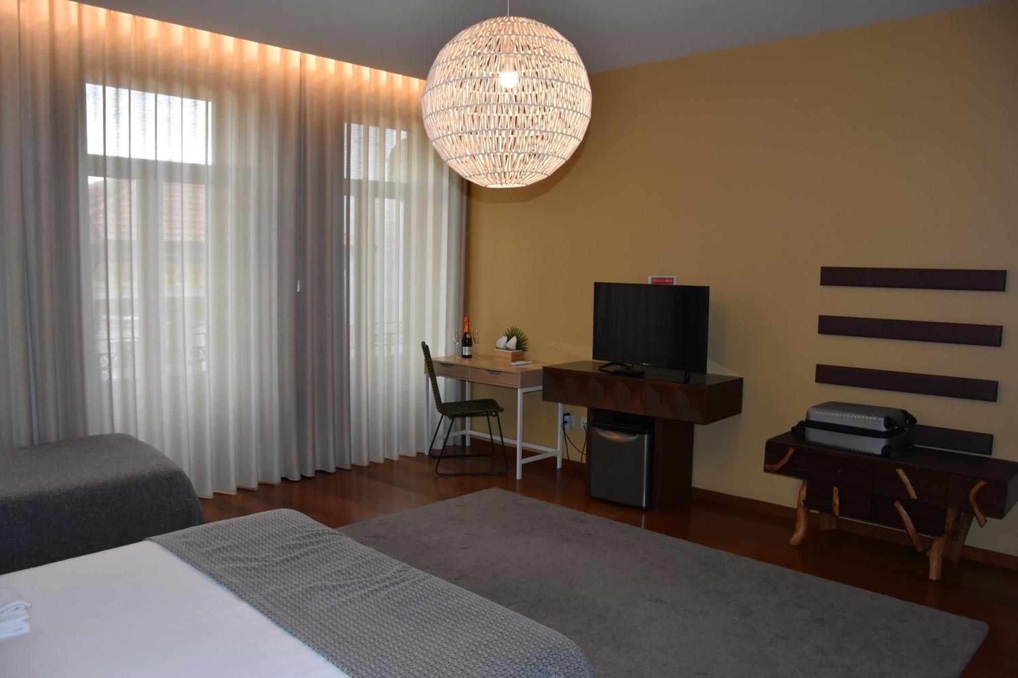 Deluxe Double Bedroom Street View