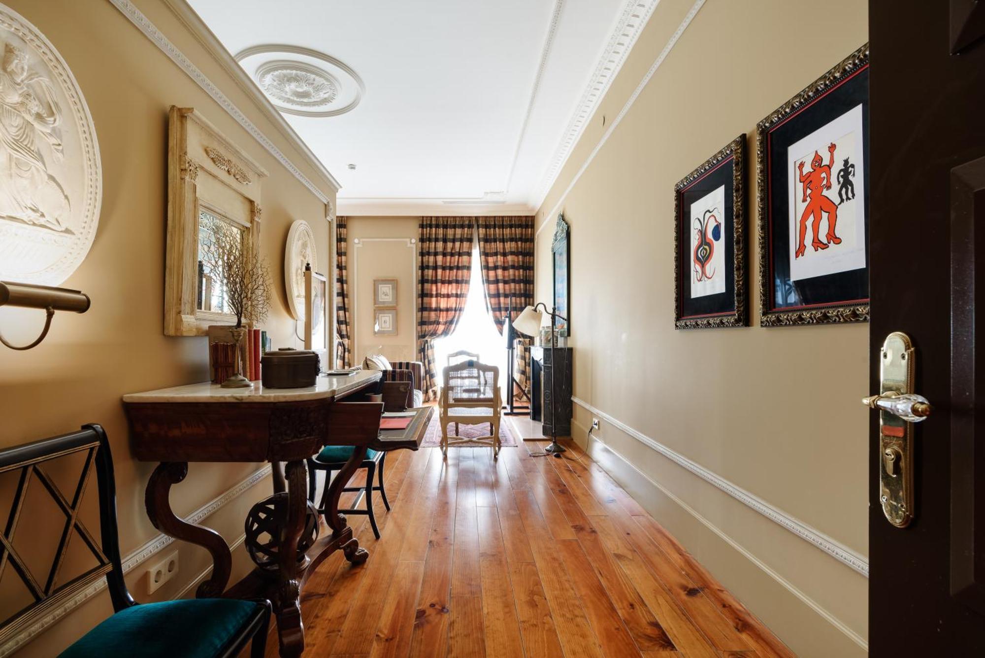Suite with Balcony and city view,1565604379:JPEG