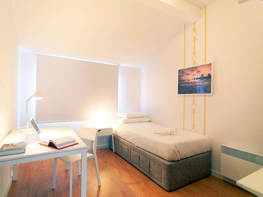 Single Room with Shared Bathroom,728312611:JPEG