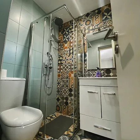 En-Suite Bedroom And Garage In Porto City Center-3