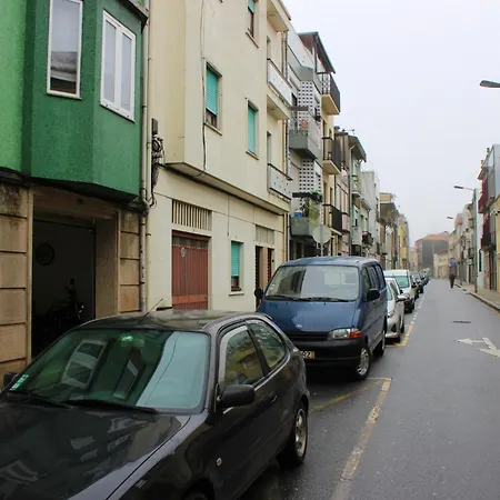 En-Suite Bedroom And Garage In Porto City Center-2